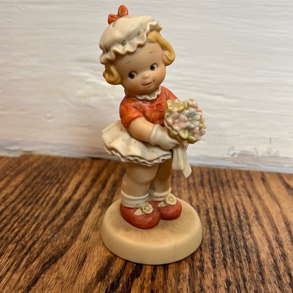 Vintage Memories of Yesterday- I’m the Girl for You Figurine